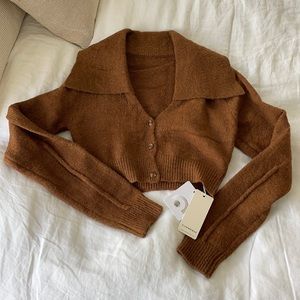 Brown Commense Sweater - slightly cropped with collar